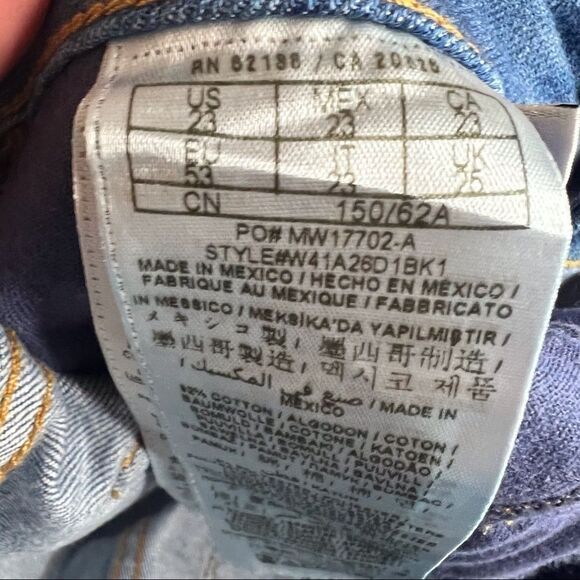 Guess Jean Crop Mid, Size 23.  Classic Y2K. - Picture 6 of 6